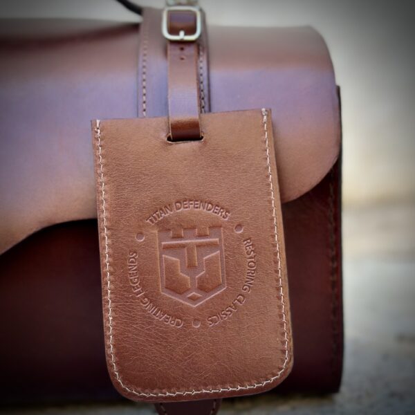 Handcrafted Leather Bag with ID Tag - Imagen 5