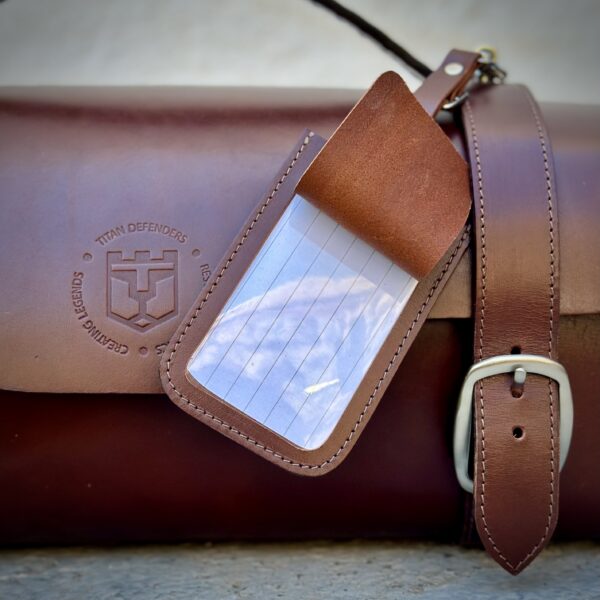 Handcrafted Leather Bag with ID Tag - Imagen 4