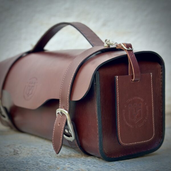 Handcrafted Leather Bag with ID Tag - Imagen 2
